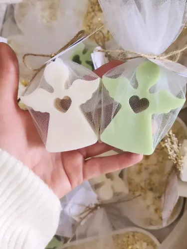 Lembrancinhas velas anjinho com tule e tag