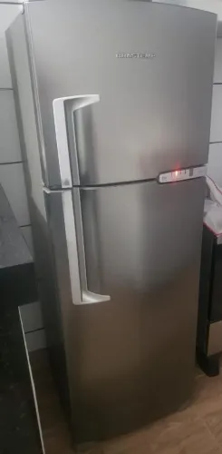 Vende-se Geladeira Brastemp fros free 352 ls. Ótimo estado de conservação.