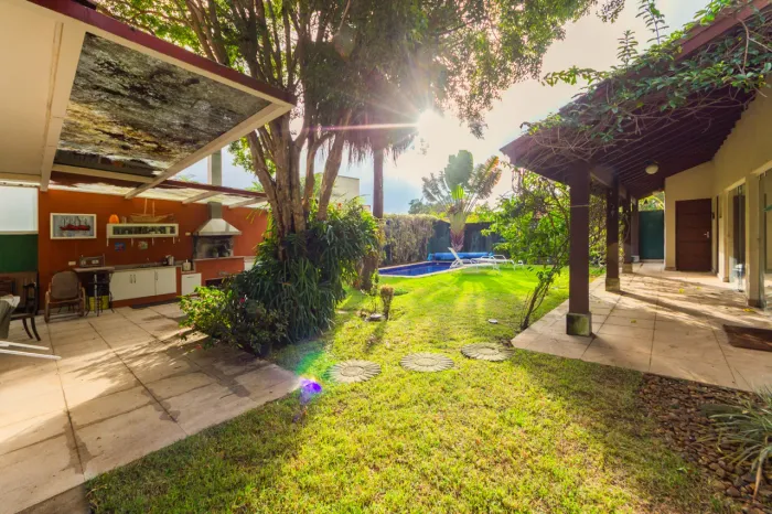 Casa para venda em Jardim Santa Helena com 4 quartos, sendo 2 suítes, 280m²