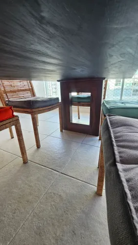 Mesa de madeira maciça