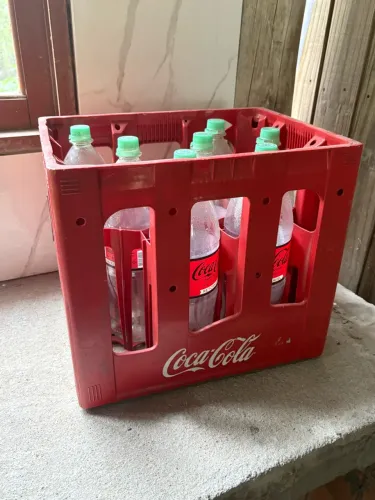 : Engradado Coca-Cola + Garrafas Retornáveis 2 Litros