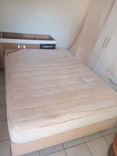 Cama box de casal com colchão (frete incluído)