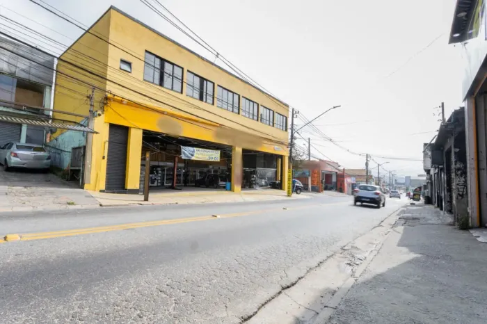 Loja na Rua Clarinia, 107 500 m²