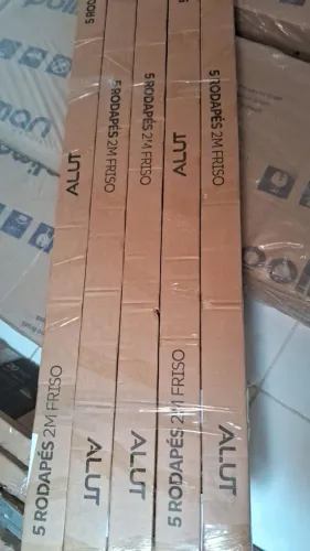 RODAPÉ DE POLIESTILENO 10CM COM 10M DE COMPRIMWNTO NO TOTAL