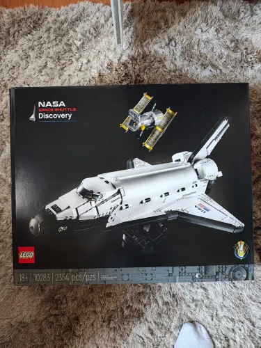 Lego 10283 creator expert NASA space shuttle Discovery