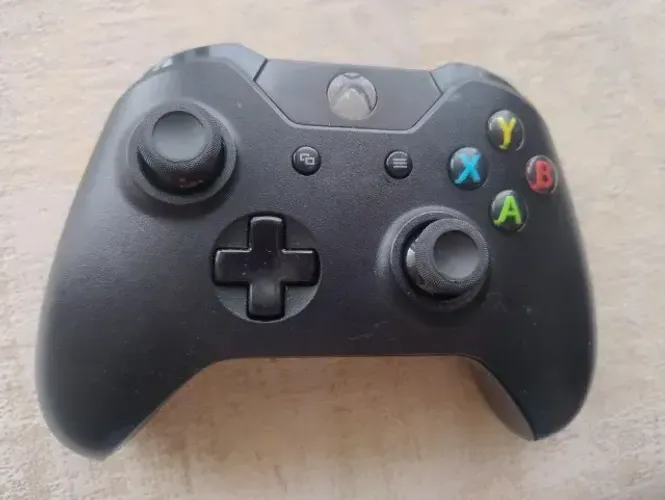 Controle Microsoft sem fio Xbox One Semi novo