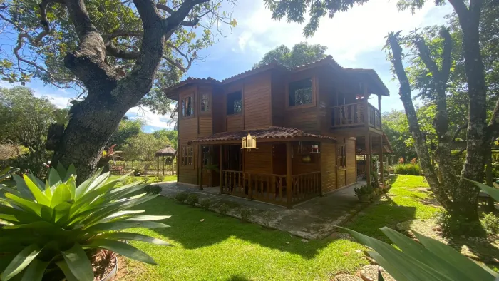 Sítio à Venda em Esmeraldas - 6.000m², Casa de Madeira, Área Gourmet, Orquidário e Muito M