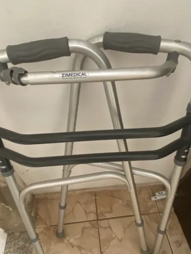 Vendo andador e bengala