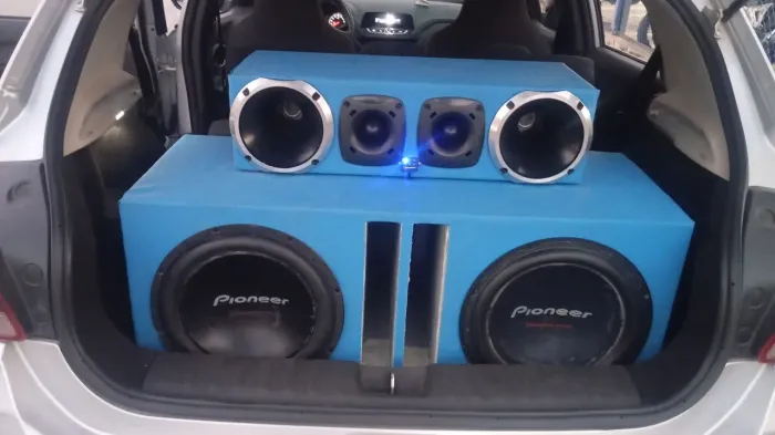 Vendo som automotivo completo.