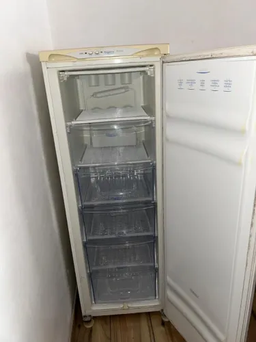 Freezer vertical elegance 230 litros