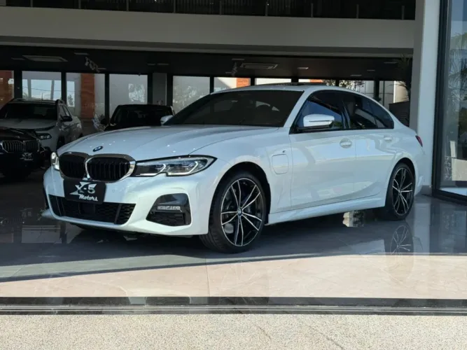 BMW 330E M Sport 2.0 Turbo Híbrido AU 2022