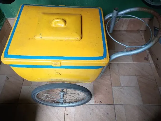 Carinho de sorvete