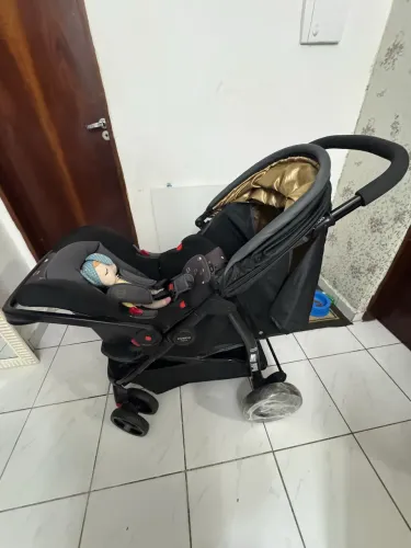 Carrinho de bebê com bebê conforto ( 2 em 1). Até 15 kg