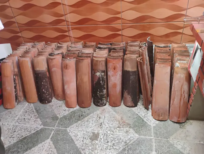 Vendo 286 telhas usadas por R$150 Reais.