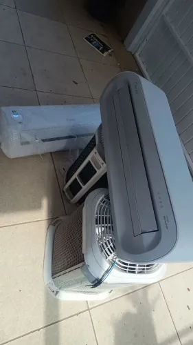 Ar condicionado Electrolux semi novo , só frio não e inverter