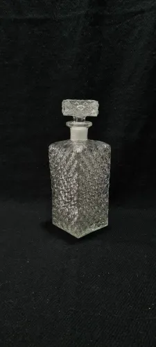 Garrafa Decorativa em Vidro Lapidado com Tampa