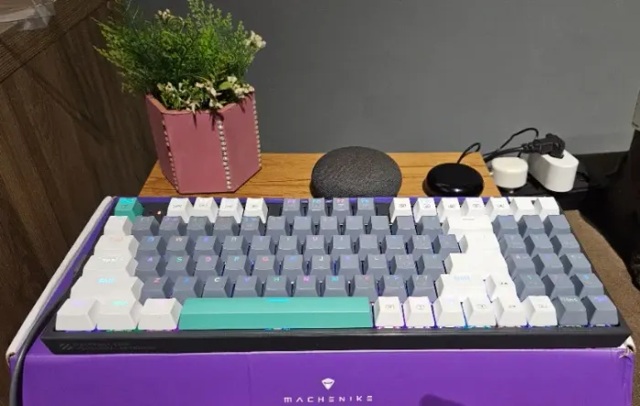 Teclado mecânico Machenike K500 switch brown cinza branco verde USB RGB