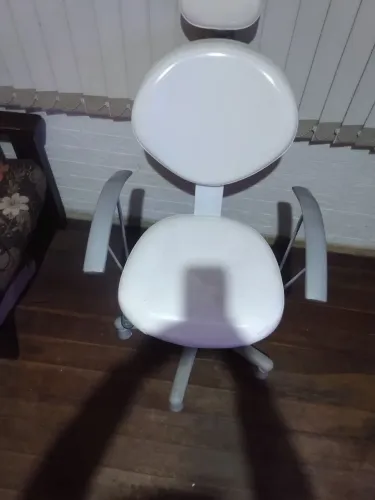 Vendo duas Cadeiras de barbeiro/ cabeleireiro