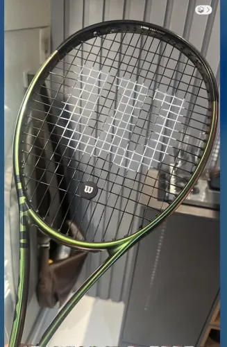 Super promoção! Raquete Wilson Blade - V8 - 98 - L3 - 16x19 - 305g - Em excelente estado!