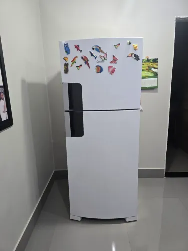 Vende -se Geladeira Consul 410 litros pouco uso,motivo mudanca