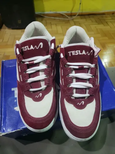 Tenis Tesla Coil