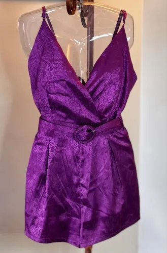 Conjunto de alfaiataria macacão curto com blazer