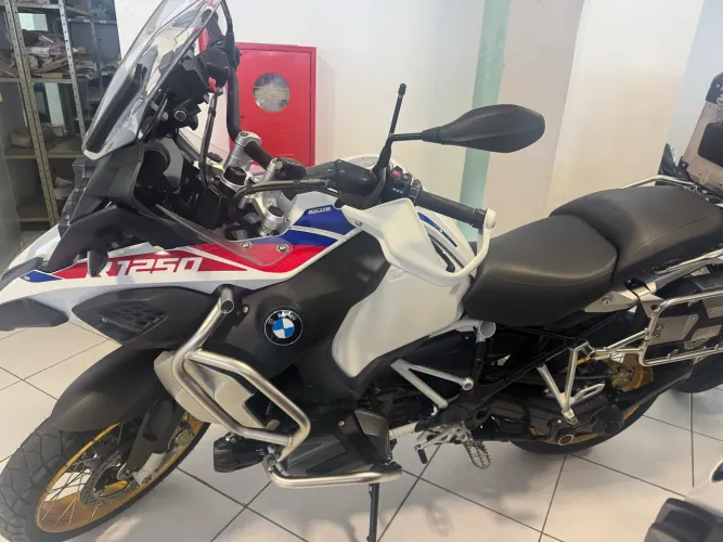 Gs 1250 adv 2024 , revisão feita .unico dono . Nunca caiu . Fipe 110 faço 103