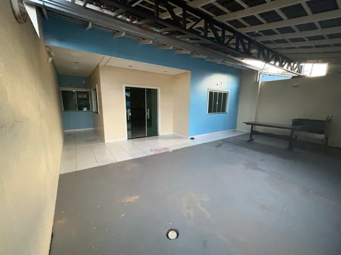 Alugo casa com energia solar 