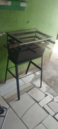 Vende-se churrasqueira 