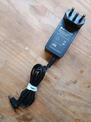 Fonte LG ADS-25FSF-19 bivolt 19v