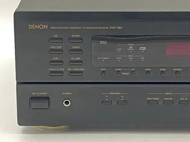 Receiver DENON AVR-1801 com controle, excelente qualidade sonora.