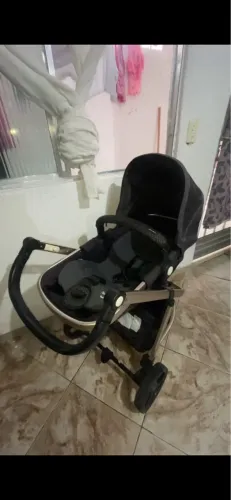 carrinho de bebe moderno seminovo