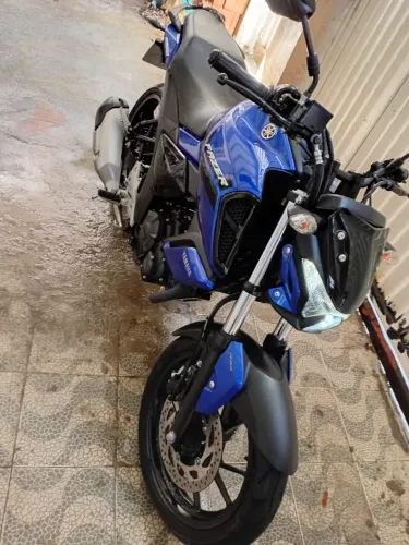 Moto muito nova .