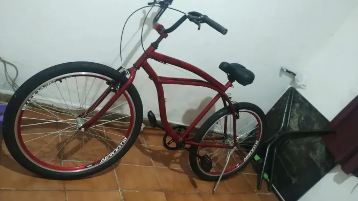 Bicicleta vermelha aro 26 pouco tempo de uso 800.00 reais pagamento a vista