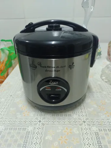 Panela elétrica de arroz 2L.