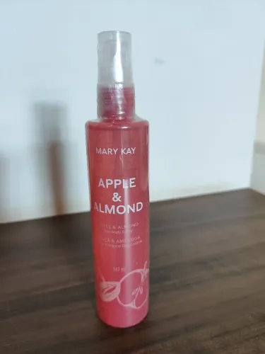 Spray Corporal Deo Colônia Maçã e Amêndoa Mary Kay 