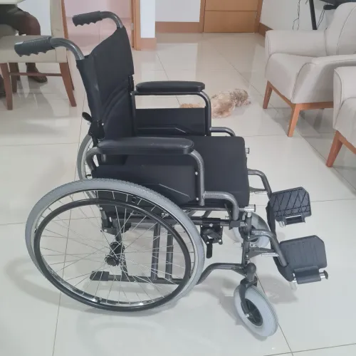 Cadeira de rodas modelo D 400