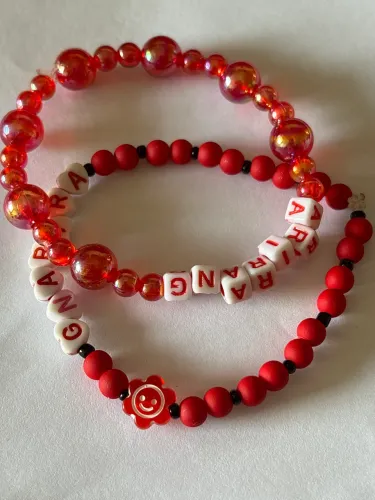 Pulseira de miçangas escrito ?ARIRANG?