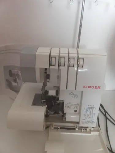 Maquina singer ultralock