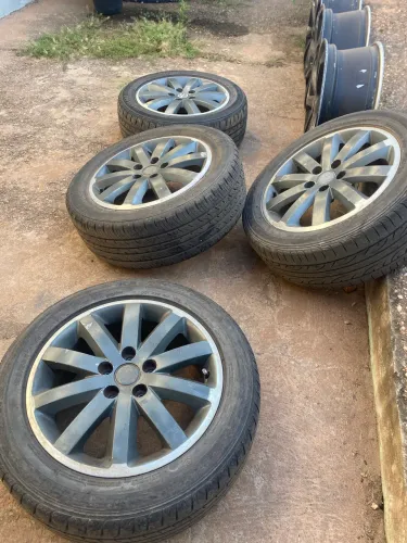 Vendo rodas aro 15 com pneus e aro 17 sem pneus