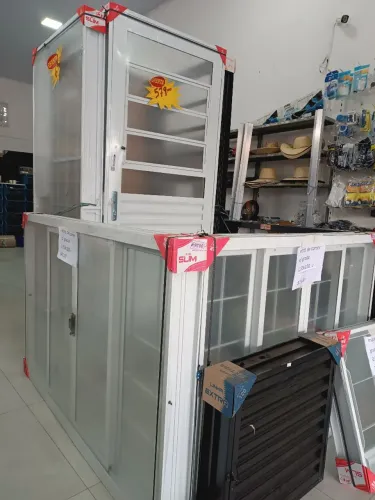 Portas laminadas e portas pintadas e com vidro vitros  novos 