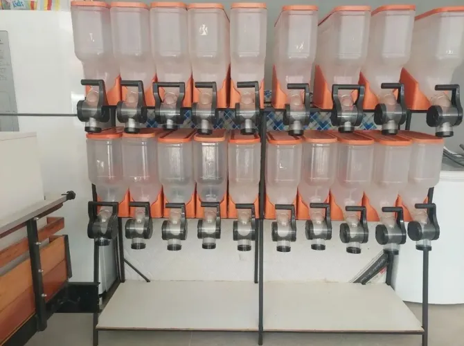 Dispenser ração cães e gatos sementes de aves 19 módulos