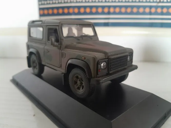 Miniatura land rover exercito