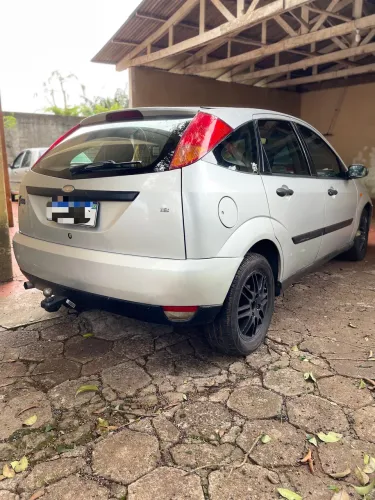 Ford Focus 1.8 16V 5P 2002