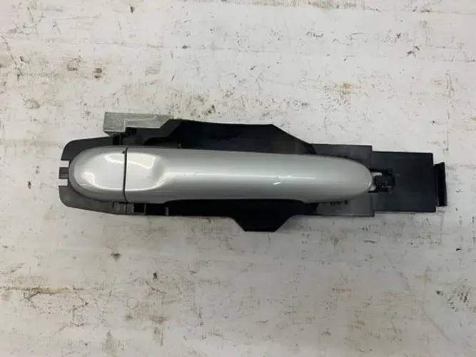 Maçaneta Externa Traseira Direita Nissan Versa 2015 2019 Prateado Traseira