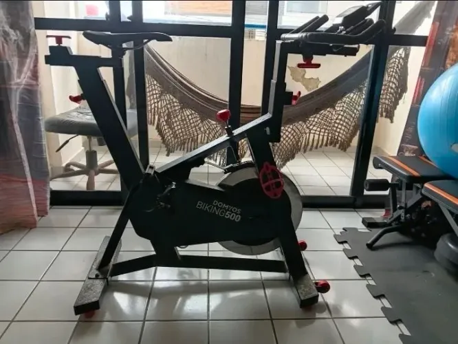 Bicicleta academia treino cardio