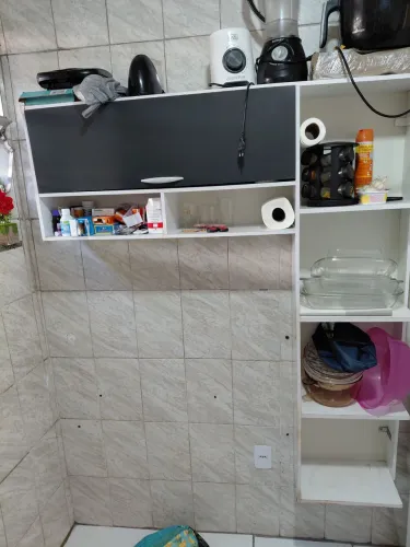 Vendo armário de cozinha suspenso