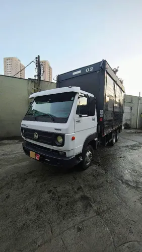 Caminhão Volkswagen 10 160 trucado 3 eixo ano 2015  valor 196.000,00