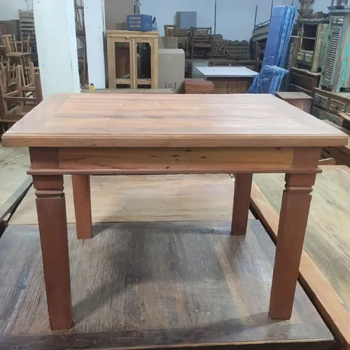 Mesa de Peroba Rosa Maquinada