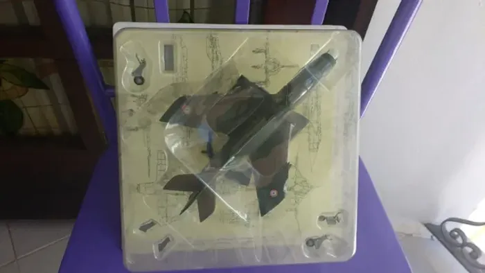 Miniatura de avião de combate Dassaut Super Mystere B.2, lacrado - Familia DeAgostine.